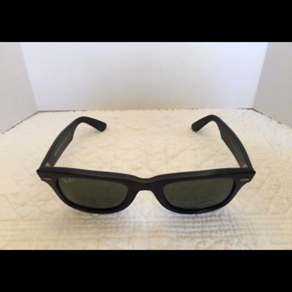 Classic Pre-owned Ray Ban Wayfarer Sunglasses.